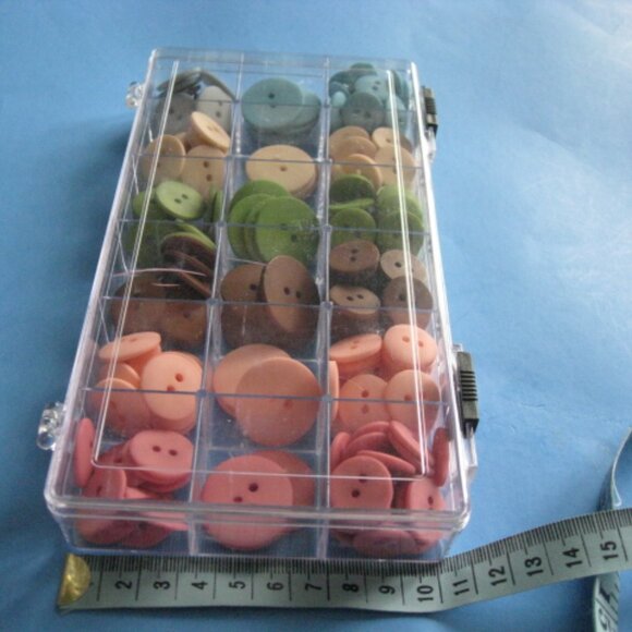 209 Craft or Sewing Buttons Matching S M L - Picture 8 of 9